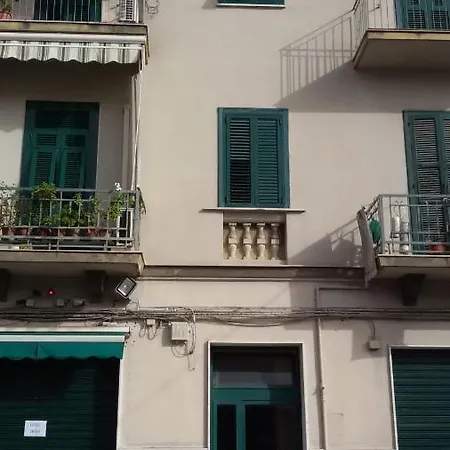 Bari, Puglia. E Facile Da Raggiungere !!