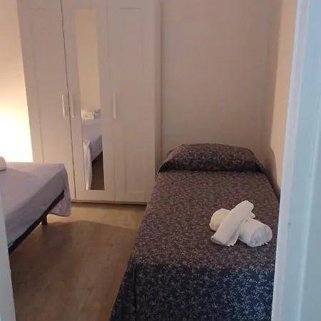 Bari, Puglia. E Facile Da Raggiungere !! Bari